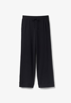 Czarne spodnie o szerokich nogawkach z elastycznym pasem, sznurkiem, bocznymi kieszeniami i mankietami, pokazane na płasko na białym tle.