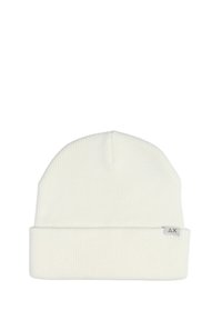 Cappello in maglia bianco, con risvolto. Il tessuto ha una consistenza morbida e presenta un piccolo etichetta sul lato.