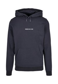 Marineblaues Kapuzenshirt aus weichem Stoff, mit einer Fronttasche, einer Kordelzugkapuze und weißen "MERCH•DE"-Text auf der Brust.