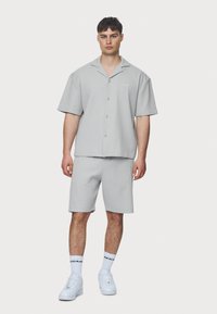 Pegador TROY - Šortai - pearl grey