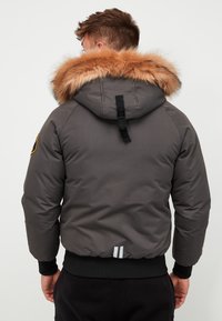 Zavetti Canada ZAVETTI CANADA ABELLI 2.0 HOODED BOMBER JACKET - Casaco de inverno - aspahlt