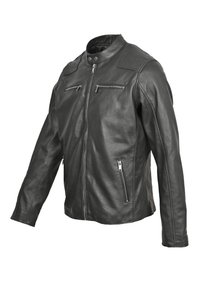 Giubbotto in pelle nera con colletto alto, chiusura frontale con zip e tre tasche con zip. Presenta una texture liscia e una vestibilità su misura.