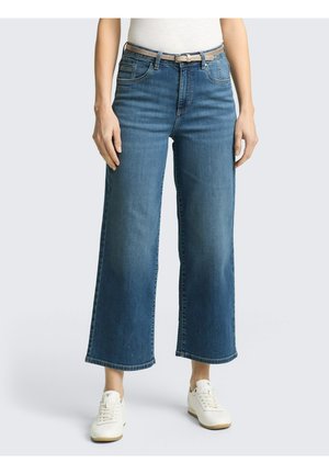 NELMA STRETCH MIT GÜRTEL - Flared Jeans - clean mid stone blue denim