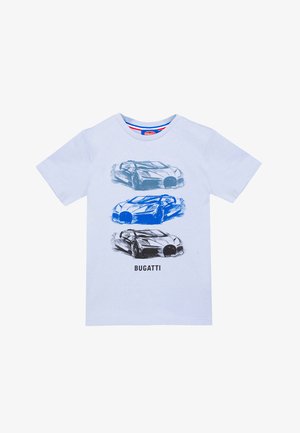 T-shirt bianca a maniche corte con tre auto sportive Bugatti disegnate a schizzo in grigio, blu e nero, con la scritta "BUGATTI" sotto le immagini.