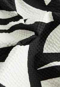 Next REGULAR FIT - Plavecké šortky - black on white