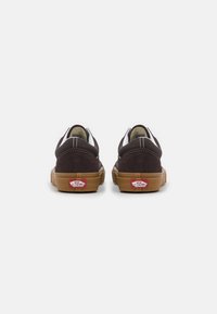 Vans OLD SKOOL UNISEX - Zapatillas - dark brown/withe