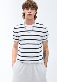 PULL&BEAR - SHORT SLEEVE  - T-Shirt print - white  black Thumbnail-Bild 1