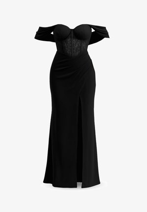 Czarna wieczorowa sukienka bez ramiączek z dopasowanym koronkowym gorsetem i długą spódnicą z wysokim rozcięciem na udzie.