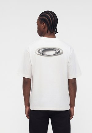 Oakley, BOXY FIT TEE - Print T-shirt - white