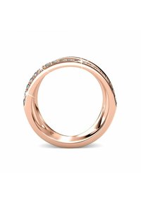 Anello in oro rosa con una fascia liscia e una fila di piccole pietre scintillanti lungo il bordo superiore, che mostra una finitura lucida.