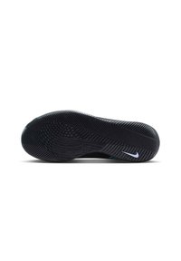 Suola di scarpa atletica nera con motivi testurizzati, caratterizzata da un logo Nike prominente in bianco. Materiale in gomma durevole progettato per offrire trazione.