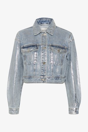 Gaiši zils, saīsināts denima jakas ar spīdīgu apdari, divām krūšu kabatām, sudraba pogām un klasisku apkakles dizainu.