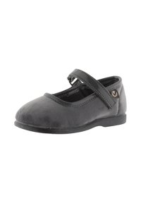 Zapato Mary Jane de terciopelo gris con suela plana, que presenta una correa ancha en el empeine y un pequeño logotipo en el lateral.