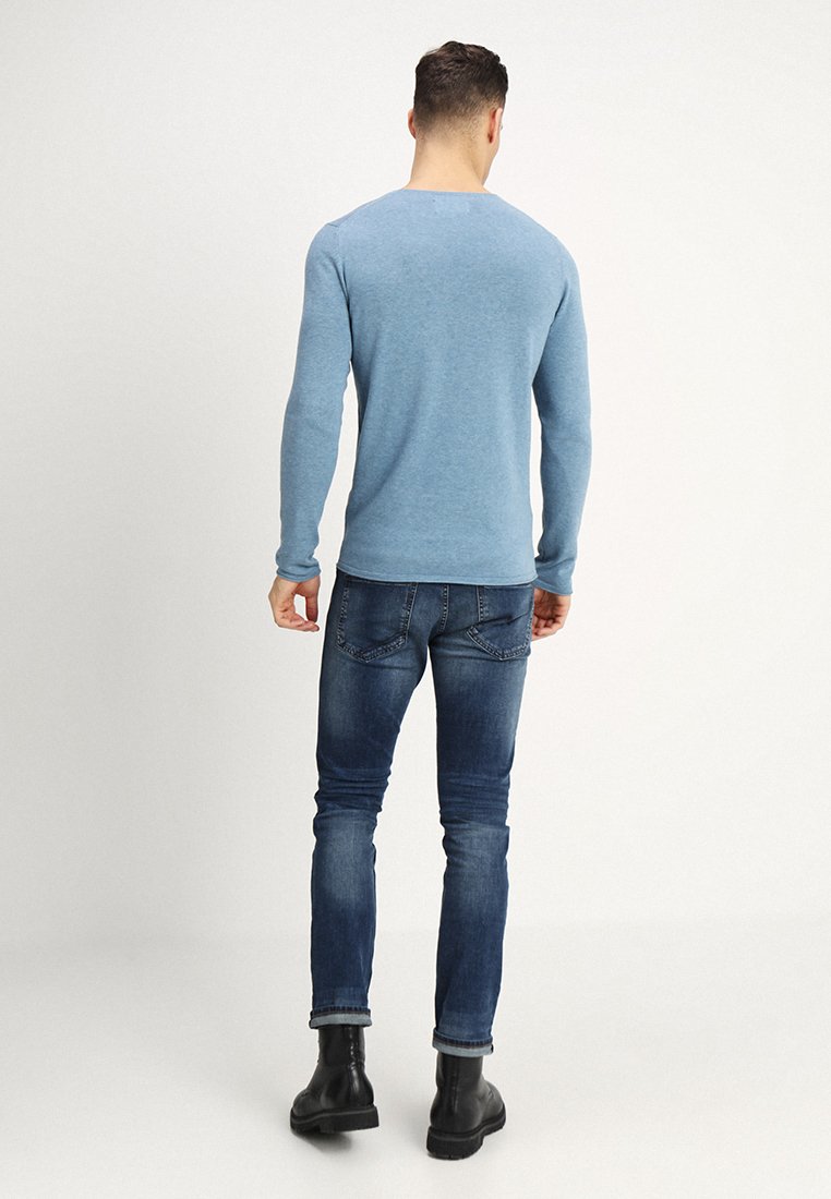 TOM TAILOR DENIM CREW ROLLED EDGES Strikkegenser faded TOM TAILOR DENIM CREW ROLLED EDGES - Strikkegenser - faded blue melange