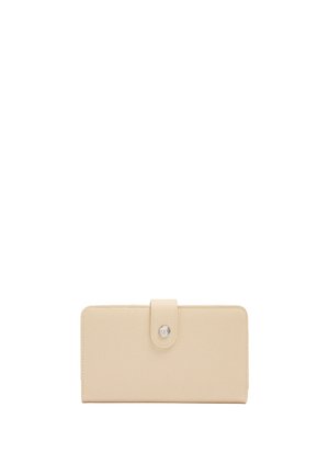 Beżowy prostokątny portfel z zapięciem na zatrzask, teksturowana powierzchnia ze skóry i zaokrąglone krawędzie na białym tle.