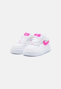 Nike Sportswear FORCE 1 LOW EASYON - Sneakers basse - white/laser fuchsia
