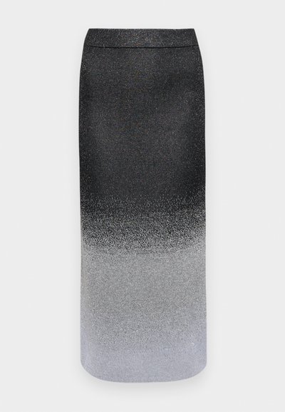 Fustă metalizată cu un design ombré, trecând de la negru în partea de sus la argintiu în partea de jos, având o textură netedă și o formă elegantă.