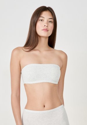 Jasnoszary top bandeau wykonany z miękkiego, elastycznego materiału, z elastyczną taśmą na górnej i dolnej krawędzi, zapewniającą komfort i wsparcie.