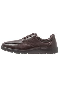 Bruine leren casual veterschoen met een ronde neus, gevoerde zool en subtiele stikdetails.