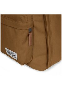 Eastpak OUT OF OFFICE - Zaino - graded brown