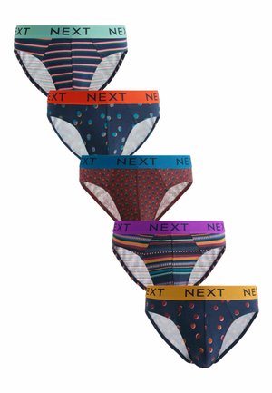 Pięć par męskich majtek w różnych wzorach, z paskami lub kropkami oraz kolorowymi gumkami w pasie oznaczonym napisem "NEXT".