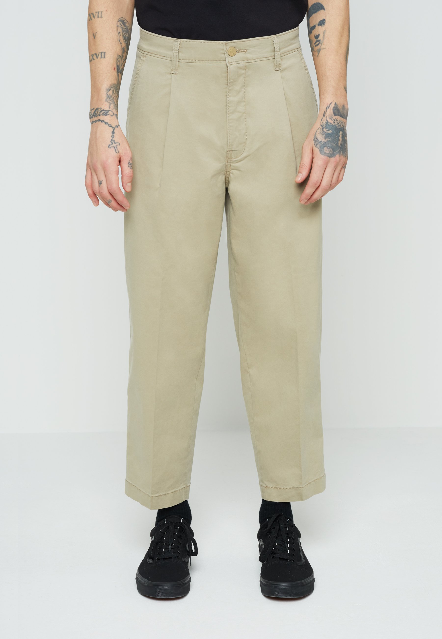 pantaloni levis
