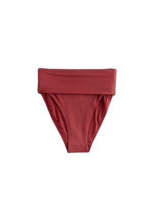 Bas de bikini taille haute avec ceinture pliée en rouge uni atténué, posé à plat sur un fond blanc.
