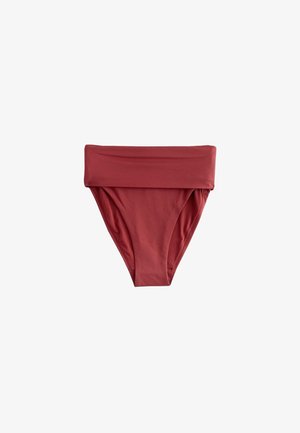 Chiloți de bikini cu talie înaltă și talie pliată, de culoare roșie mată uniformă, așezați pe fundal alb.