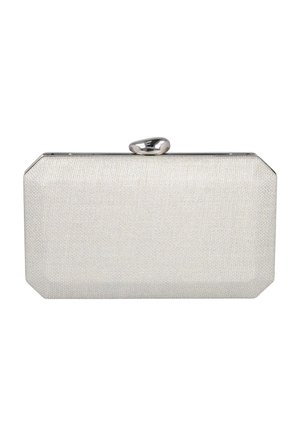Bolso de mano rectangular plateado con tejido texturizado, marco de metal plateado y cierre redondeado plateado en la parte superior.