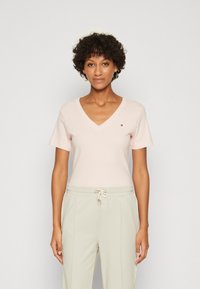 Tommy Hilfiger SLIM CODY V NECK - Základné tričko - whimsy pink