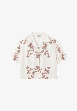 Blusa blanca de manga corta con bordado floral marrón, botones delanteros y cuello ancho.