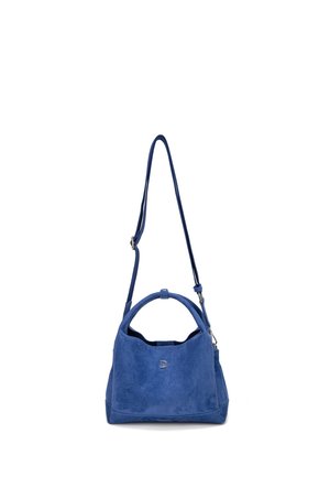 Sac à main en daim bleu avec poignées supérieures, une bandoulière réglable détachable et un petit logo "D" argenté à l'avant.
