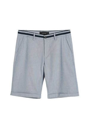 Jasnoszare, męskie, dopasowane szorty z czarnym, paskowanym paskiem, przednim guzikiem, szlufkami na pasek, bocznymi kieszeniami i podwiniętymi nogawkami.