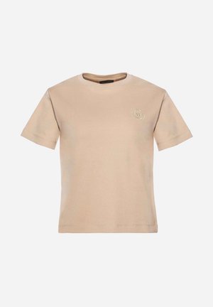 Beige Baumwoll-T-Shirt mit kurzen Ärmeln, Rundhalsausschnitt und einem dezenten gestickten Logo auf der linken Brust. Weicher Stoff und minimalistisches Design.