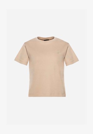 Béžové bavlněné tričko s krátkým rukávem, klasickým výstřihem a decentně výšivkou loga na levé hrudi. Měkká textura a minimalistický design.