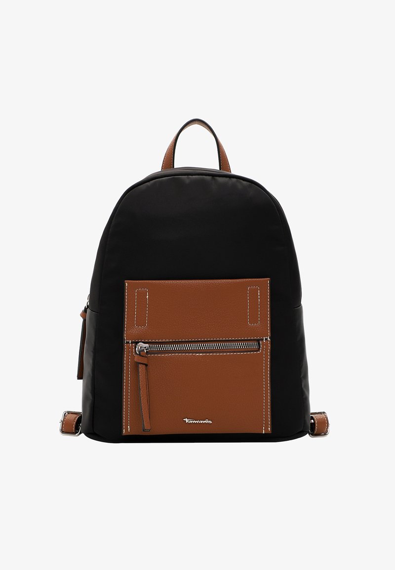 Sac à dos en nylon noir avec une poche avant en cuir brun, des détails de fermeture éclair, des coutures blanches et une poignée supérieure pour le transport.