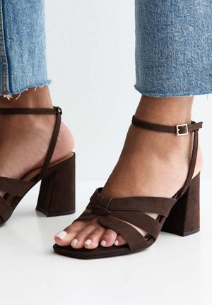 New Look Wide Fit, WIDE FIT DARK    BLOCK HEEL SANDALS - Sandalias de tacón - dark brown