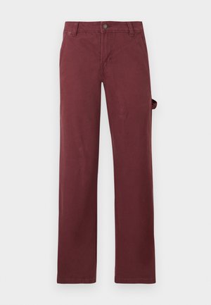 Pantaloni dritti bordeaux in cotone, con vita con bottone e tasche laterali. Tessuto liscio, dal design classico e senza pattern.