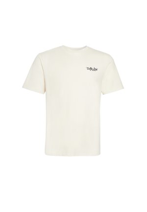 Maglietta bianca a maniche corte con piccolo logo testuale nero in stile graffiti sul petto sinistro, su sfondo bianco.