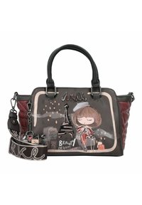 Borsa nera e bordeaux con superficie liscia, dotata di un'illustrazione stampata di una ragazza e della Torre Eiffel, charm decorativi e una tracolla removibile.