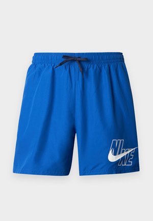 Μπλε αθλητικό σορτς με ελαστική μέση και κορδόνι, με μεγάλο λευκό λογότυπο Nike στο αριστερό πόδι.