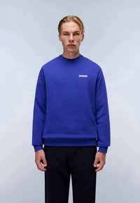 Sweatshirt blu a girocollo realizzato in tessuto misto cotone, con polsini a coste, vestibilità rilassata e un piccolo logo sul petto.