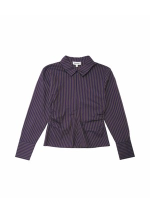 Chemise à manches longues rayée bleu marine et bordeaux, avec un col classique, un détail cintré à la taille et des poignets boutonnés.