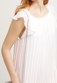 BCBGeneration Koktejlové šaty / šaty na párty - nude