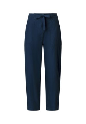 Pantalones azul marino de tela suave, con cintura ajustable con nudo, bolsillos laterales y un corte relajado con longitud recortada y detalles sutiles de costura.