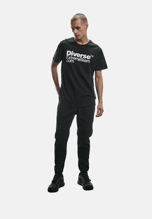 - T-shirt z nadrukiem