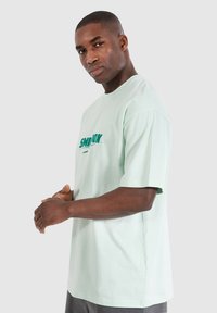 Smilodox BLAKE - Camiseta estampada - mint