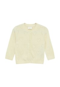 Helles gelbes Strickjäckchen mit Herzmustern, rundem Ausschnitt, gerippten Bündchen und fünf Knöpfen zum Schließen. Weicher Stoff und leichtes Design.