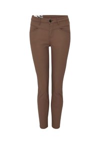 Pantalon slim marron avec poches avant, passants pour ceinture et fermeture à bouton, présenté sur fond blanc.