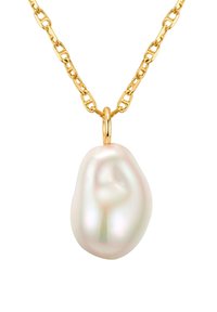 Guld kæde smykkesæt med en stor, uregelmæssig hvid perle vedhæng med en glat, blank overflade og en subtil iriserende glans.